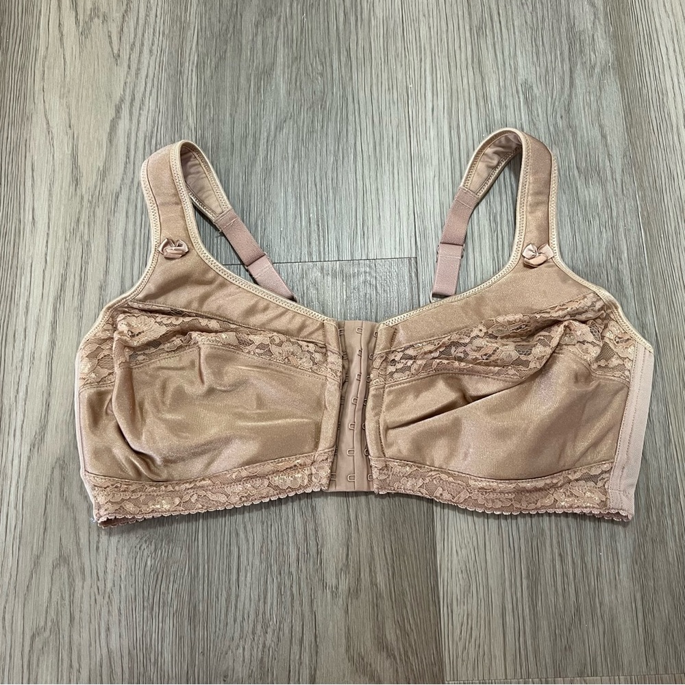 Comfort Choice Lace Soft Cup Front Close Bra Size 42D NWOT